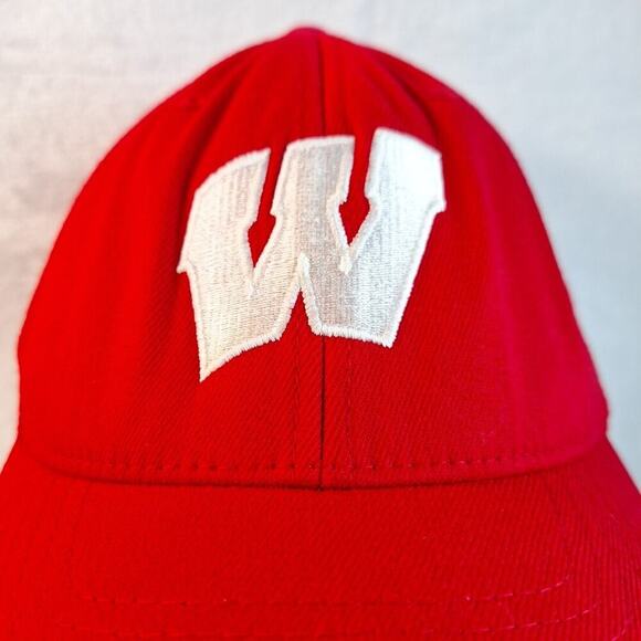 Wisconsin Badgers Red Hat - Embroidered White W Size Large/XL NCAA Big 10 - Picture 2 of 9